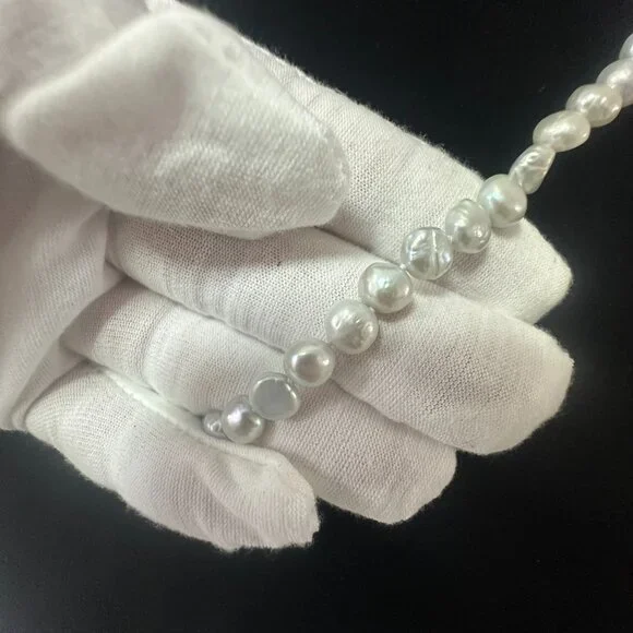 Imitation Pearl Necklace - Picture 4 of 5
